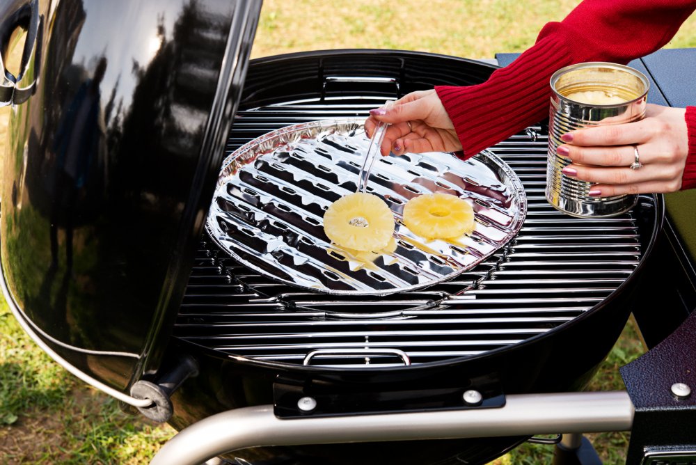 Grillowany ananas z lodami i skórką pomarańczową Grillowany ananas z lodami i skórką pomarańczową