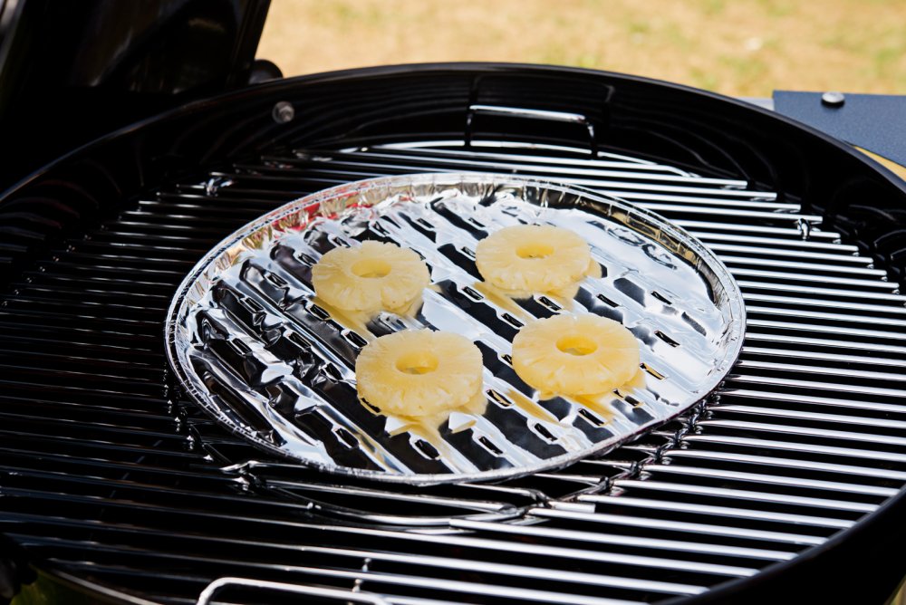 Grillowany ananas z lodami i skórką pomarańczową Grillowany ananas z lodami i skórką pomarańczową