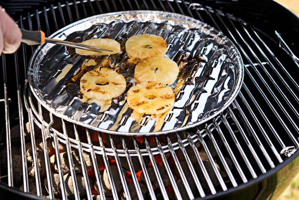 Grillowany ananas z lodami i skórką pomarańczową Grillowany ananas z lodami i skórką pomarańczową