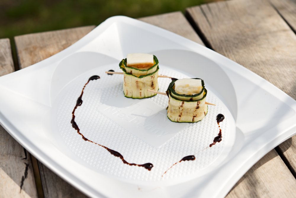 Roladki z grillowanej cukinii i sera feta Roladki z grillowanej cukinii i sera feta